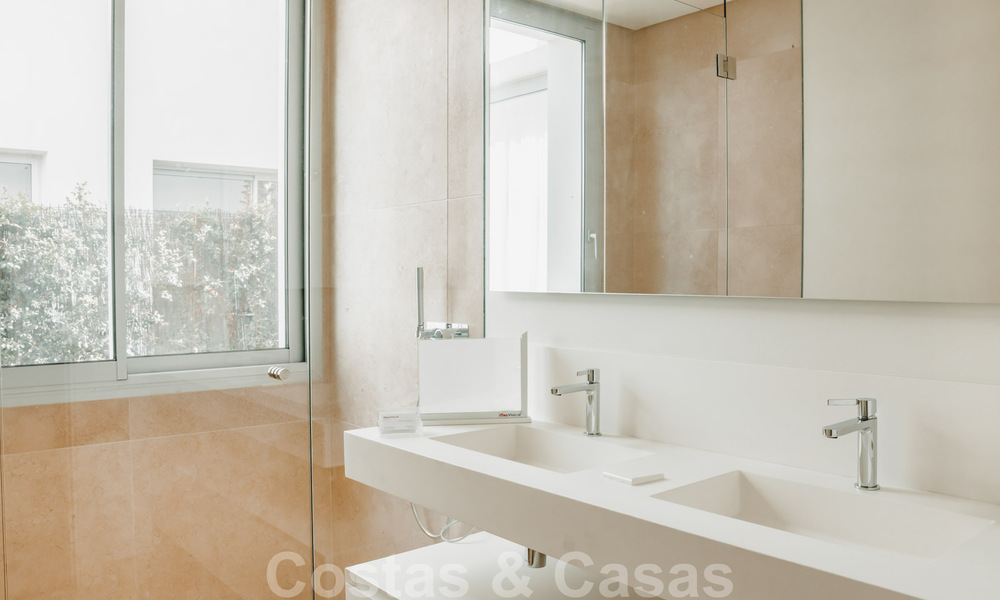 Listos para entrar a vivir, modernos - Apartamentos de lujo andaluces en venta con vistas al mar en Benahavis - Marbella 40264