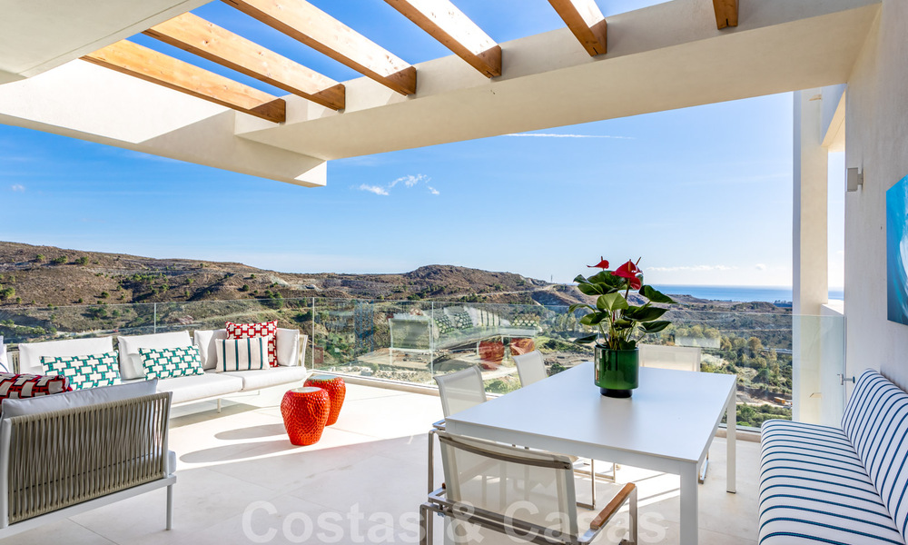 Listos para entrar a vivir, modernos - Apartamentos de lujo andaluces en venta con vistas al mar en Benahavis - Marbella 40267