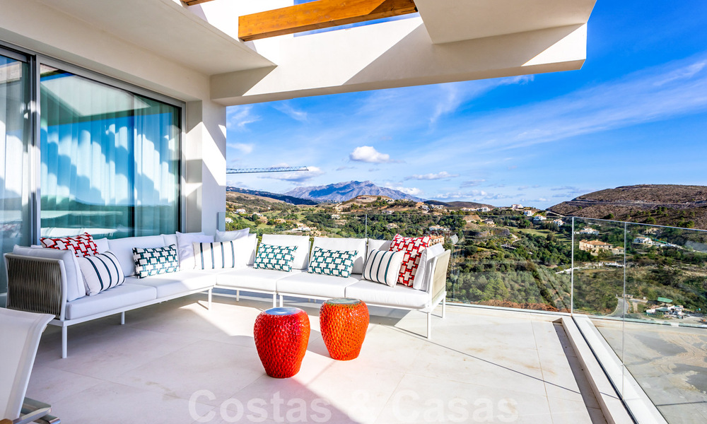 Listos para entrar a vivir, modernos - Apartamentos de lujo andaluces en venta con vistas al mar en Benahavis - Marbella 40268