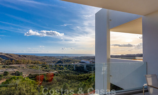 Listos para entrar a vivir, modernos - Apartamentos de lujo andaluces en venta con vistas al mar en Benahavis - Marbella 40269 