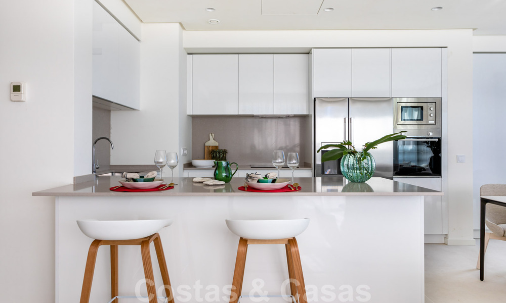 Listos para entrar a vivir, modernos - Apartamentos de lujo andaluces en venta con vistas al mar en Benahavis - Marbella 40274