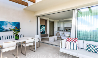 Listos para entrar a vivir, modernos - Apartamentos de lujo andaluces en venta con vistas al mar en Benahavis - Marbella 40276 