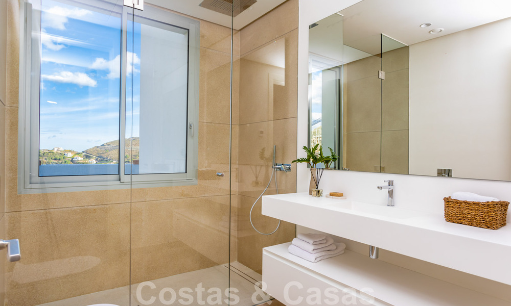 Listos para entrar a vivir, modernos - Apartamentos de lujo andaluces en venta con vistas al mar en Benahavis - Marbella 40283