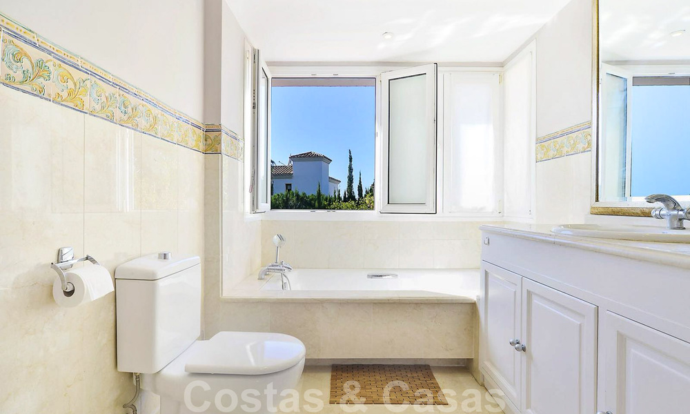 Villa de lujo tradicional y mediterránea en el valle del golf de Nueva Andalucía - Marbella 40290