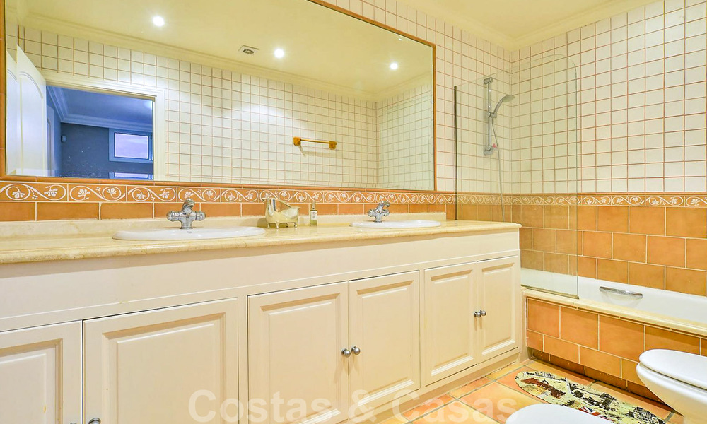Villa de lujo tradicional y mediterránea en el valle del golf de Nueva Andalucía - Marbella 40295