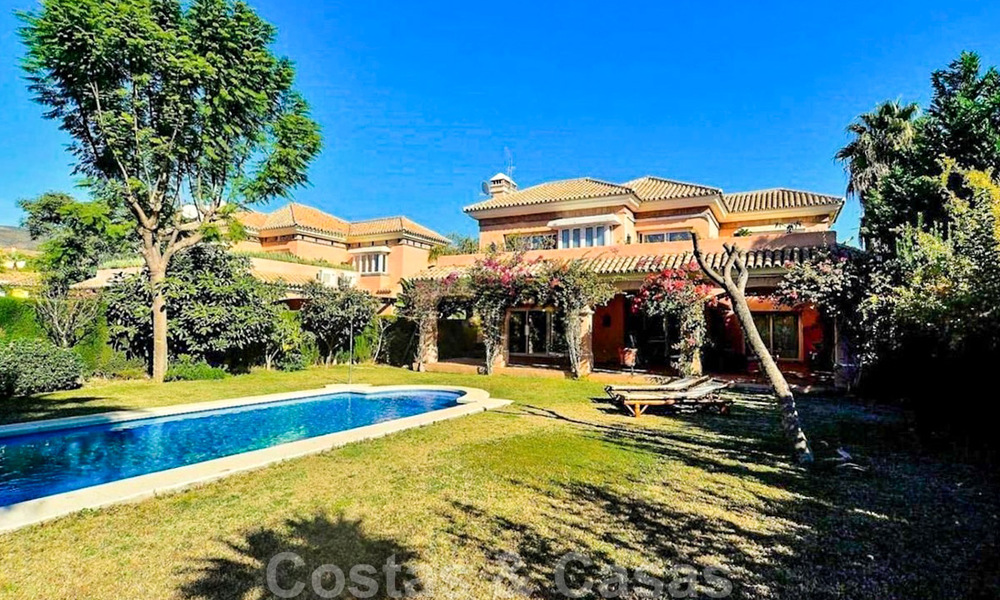 Villa de lujo tradicional y mediterránea en el valle del golf de Nueva Andalucía - Marbella 40300