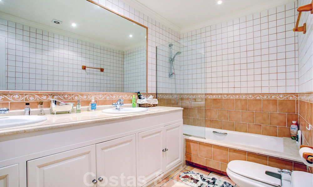 Villa de lujo tradicional y mediterránea en el valle del golf de Nueva Andalucía - Marbella 40305