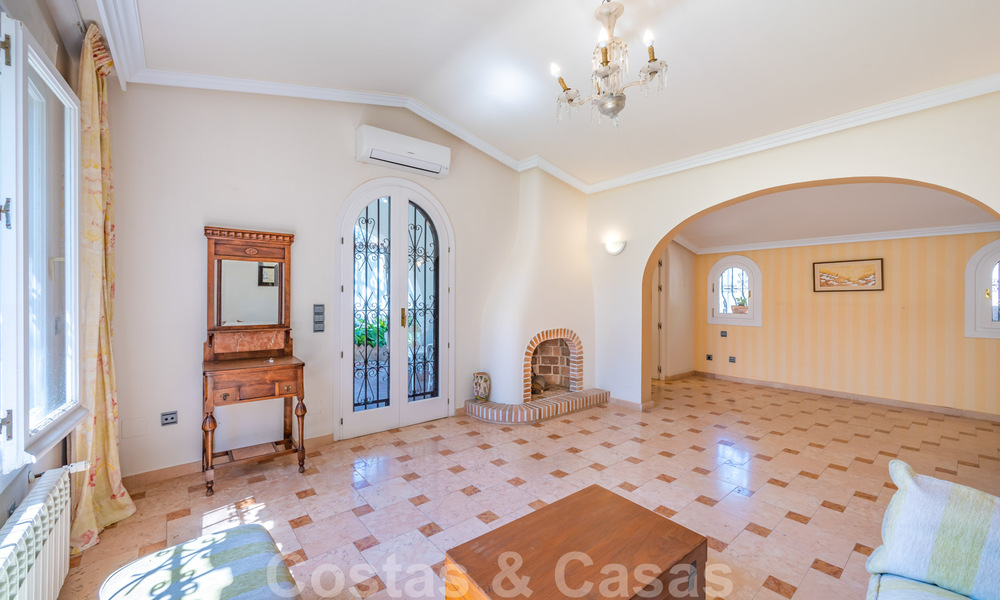 Mediterráneo, bungalow - villa en venta con hermoso estanque en la Milla de Oro, Marbella 40322