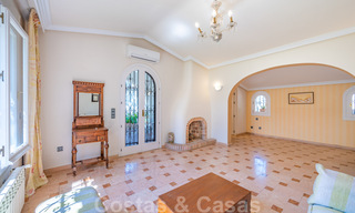 Mediterráneo, bungalow - villa en venta con hermoso estanque en la Milla de Oro, Marbella 40322 