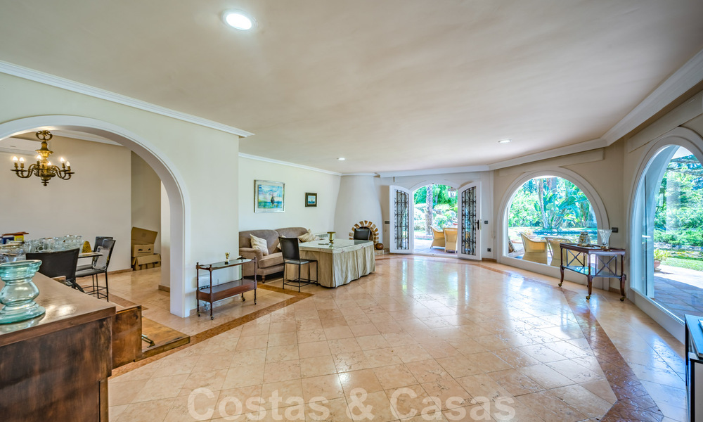 Mediterráneo, bungalow - villa en venta con hermoso estanque en la Milla de Oro, Marbella 40333