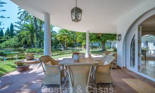 Mediterráneo, bungalow - villa en venta con hermoso estanque en la Milla de Oro, Marbella 40334 