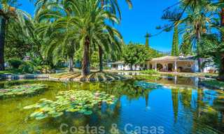 Mediterráneo, bungalow - villa en venta con hermoso estanque en la Milla de Oro, Marbella 40336 