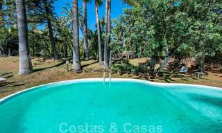 Mediterráneo, bungalow - villa en venta con hermoso estanque en la Milla de Oro, Marbella 40338 
