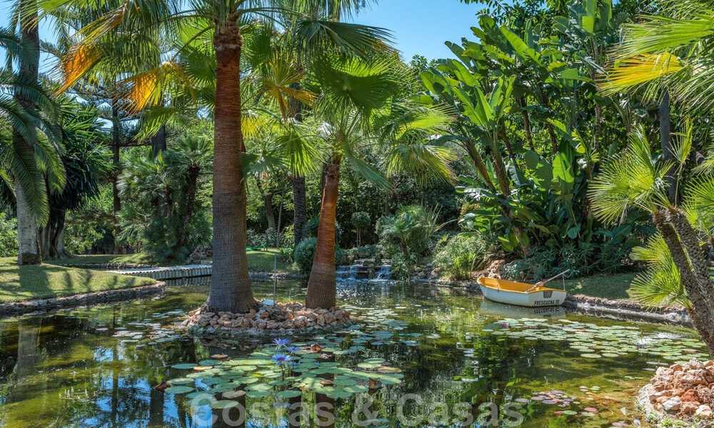 Mediterráneo, bungalow - villa en venta con hermoso estanque en la Milla de Oro, Marbella 40341