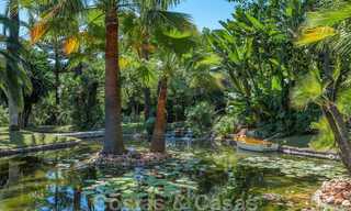 Mediterráneo, bungalow - villa en venta con hermoso estanque en la Milla de Oro, Marbella 40341 
