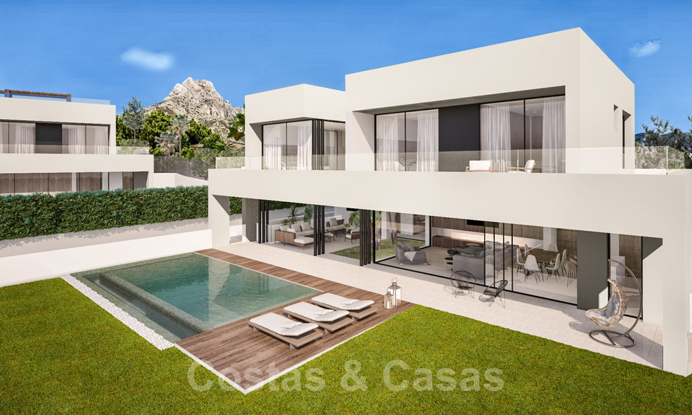 Modernas y contemporáneas villas, de nueva construcción, en venta, en el centro de la Milla de Oro de Marbella 40345