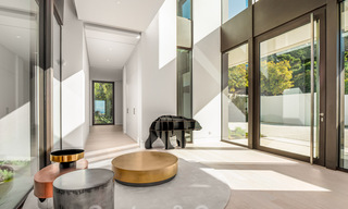 Villa de lujo super moderna y arquitectónica en venta en una exclusiva urbanización de Marbella - Benahavis 40384 