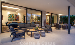 Especial, villa arquitectónica en venta en una comunidad privada en Nueva Andalucía, Marbella 40467 
