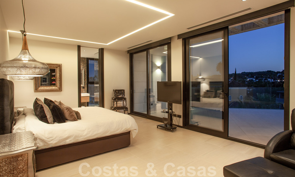 Especial, villa arquitectónica en venta en una comunidad privada en Nueva Andalucía, Marbella 40470