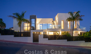 Especial, villa arquitectónica en venta en una comunidad privada en Nueva Andalucía, Marbella 40477 