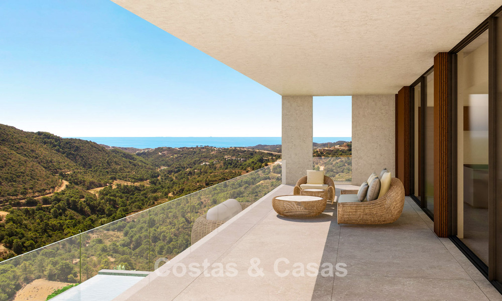 Villa contemporánea y moderna en venta, ubicada en un entorno natural, con impresionantes vistas al valle y al mar, en un complejo cerrado en Benahavis - Marbella 778064