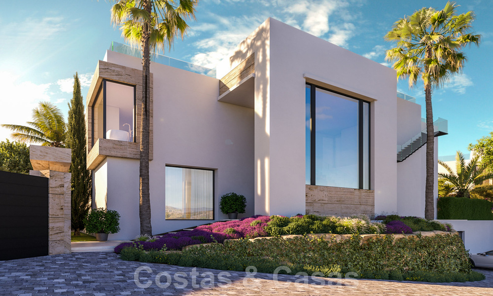 Lujosas villas de nueva construcción en venta, con vistas al mar, en una comunidad cerrada, a poca distancia de la playa, en la Milla de Oro de Marbella 41146