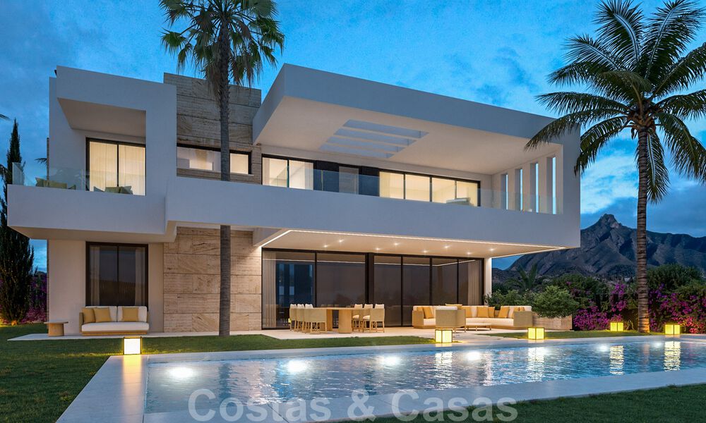 Lujosas villas de nueva construcción en venta, con vistas al mar, en una comunidad cerrada, a poca distancia de la playa, en la Milla de Oro de Marbella 41152