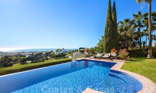 Encantadora villa de lujo en venta, en primera línea de golf con vistas panorámicas al campo verde en Marbella - Benahavis 40869 
