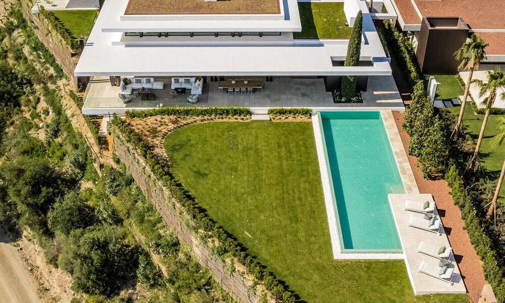 Amplia villa moderna en venta con espectaculares vistas al mar en una comunidad cerrada en Benahavis - Marbella 40666