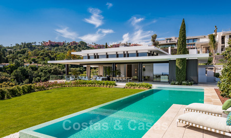 Amplia villa moderna en venta con espectaculares vistas al mar en una comunidad cerrada en Benahavis - Marbella 40668