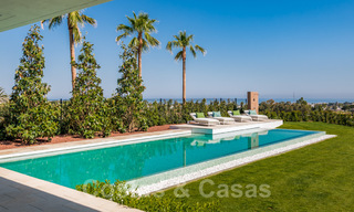 Amplia villa moderna en venta con espectaculares vistas al mar en una comunidad cerrada en Benahavis - Marbella 40671 