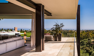 Amplia villa moderna en venta con espectaculares vistas al mar en una comunidad cerrada en Benahavis - Marbella 40674 