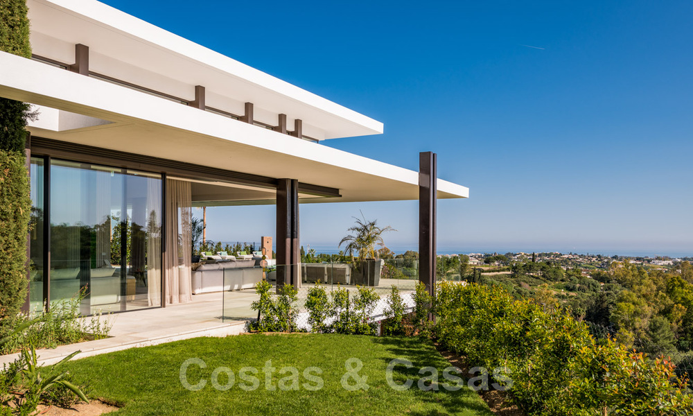 Amplia villa moderna en venta con espectaculares vistas al mar en una comunidad cerrada en Benahavis - Marbella 40690