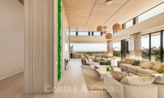 Amplia villa moderna en venta con espectaculares vistas al mar en una comunidad cerrada en Benahavis - Marbella 40701 