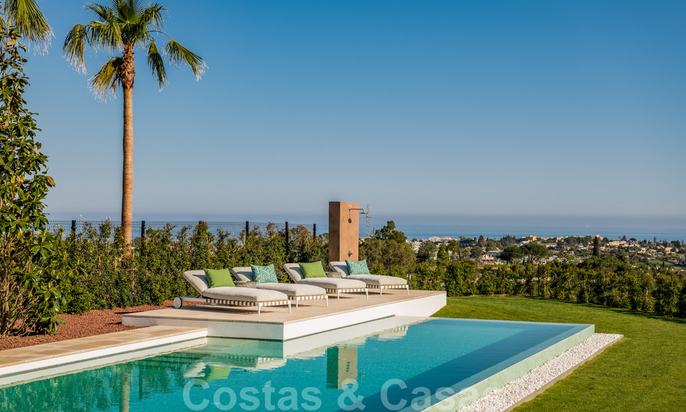 Amplia villa moderna en venta con espectaculares vistas al mar en una comunidad cerrada en Benahavis - Marbella 40718