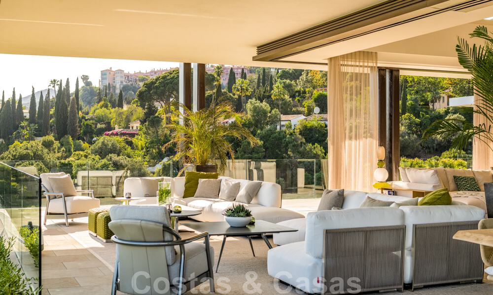 Amplia villa moderna en venta con espectaculares vistas al mar en una comunidad cerrada en Benahavis - Marbella 40720