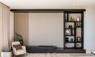 Amplia villa moderna en venta con espectaculares vistas al mar en una comunidad cerrada en Benahavis - Marbella 40742 