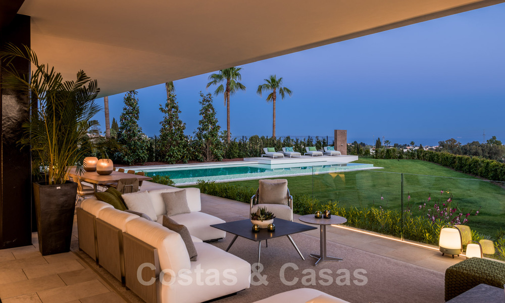 Amplia villa moderna en venta con espectaculares vistas al mar en una comunidad cerrada en Benahavis - Marbella 40760