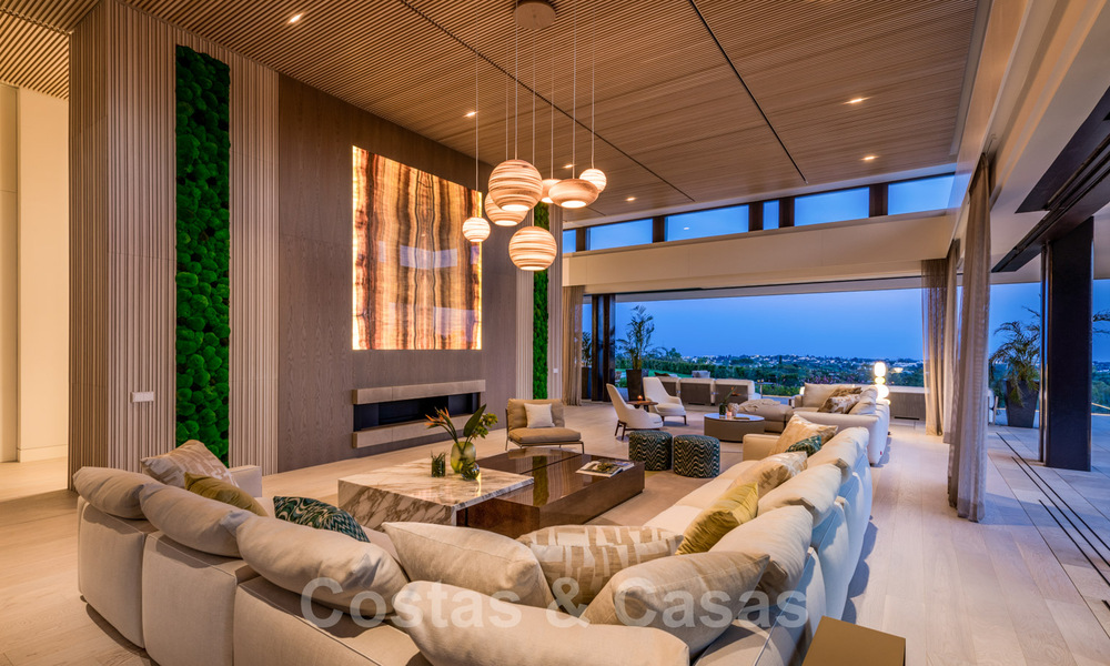 Amplia villa moderna en venta con espectaculares vistas al mar en una comunidad cerrada en Benahavis - Marbella 40764