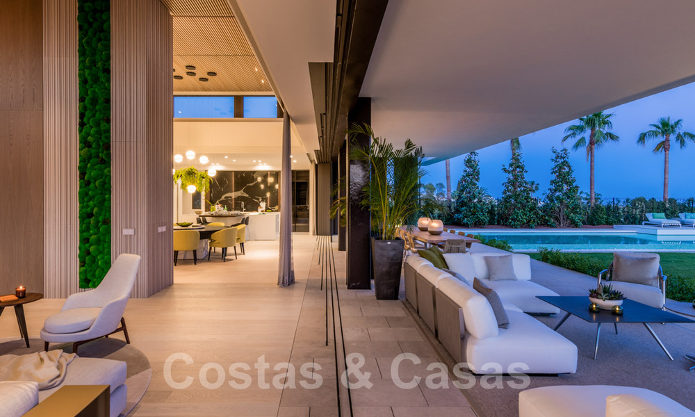 Amplia villa moderna en venta con espectaculares vistas al mar en una comunidad cerrada en Benahavis - Marbella 40766