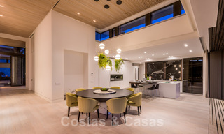 Amplia villa moderna en venta con espectaculares vistas al mar en una comunidad cerrada en Benahavis - Marbella 40768 