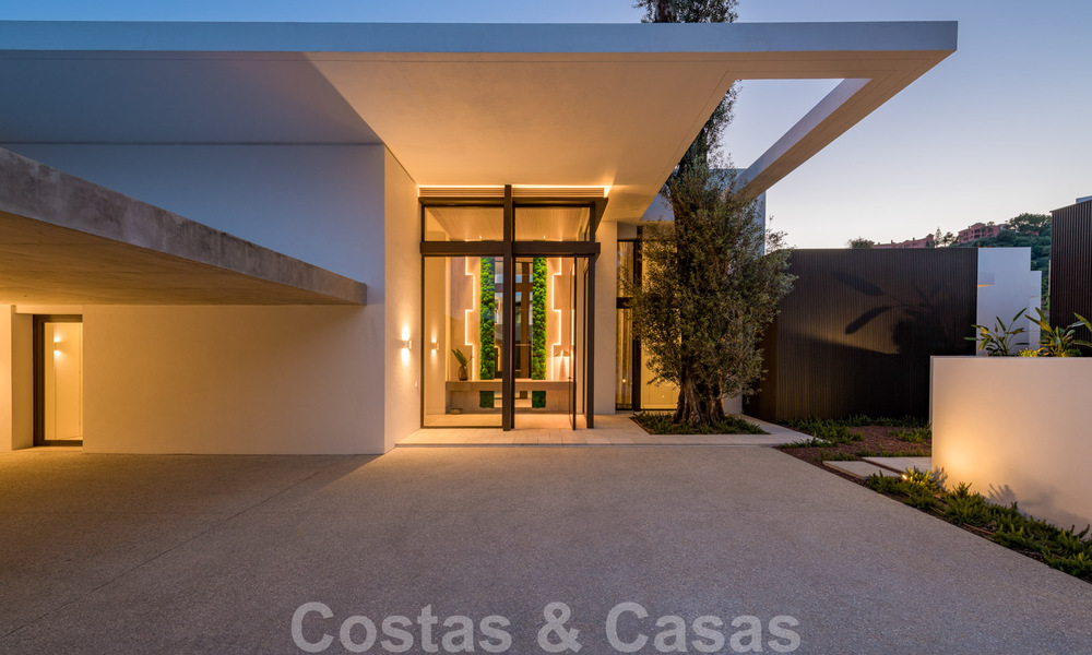 Amplia villa moderna en venta con espectaculares vistas al mar en una comunidad cerrada en Benahavis - Marbella 40769