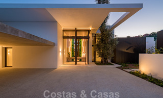 Amplia villa moderna en venta con espectaculares vistas al mar en una comunidad cerrada en Benahavis - Marbella 40769 