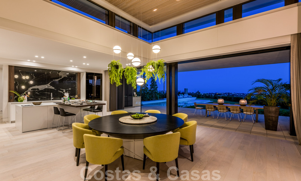 Amplia villa moderna en venta con espectaculares vistas al mar en una comunidad cerrada en Benahavis - Marbella 40771