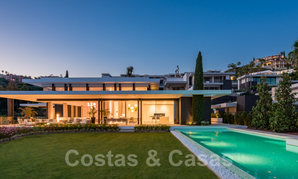 Amplia villa moderna en venta con espectaculares vistas al mar en una comunidad cerrada en Benahavis - Marbella 40773