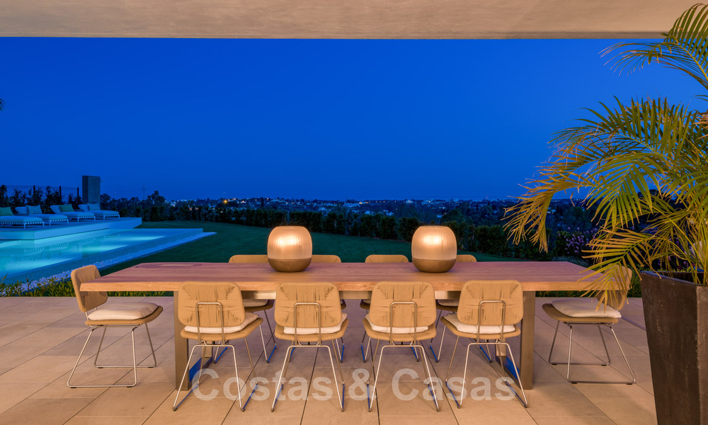 Amplia villa moderna en venta con espectaculares vistas al mar en una comunidad cerrada en Benahavis - Marbella 40774