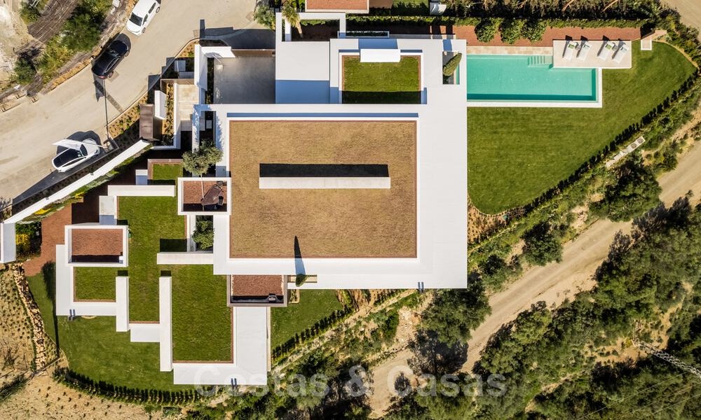 Amplia villa moderna en venta con espectaculares vistas al mar en una comunidad cerrada en Benahavis - Marbella 40779