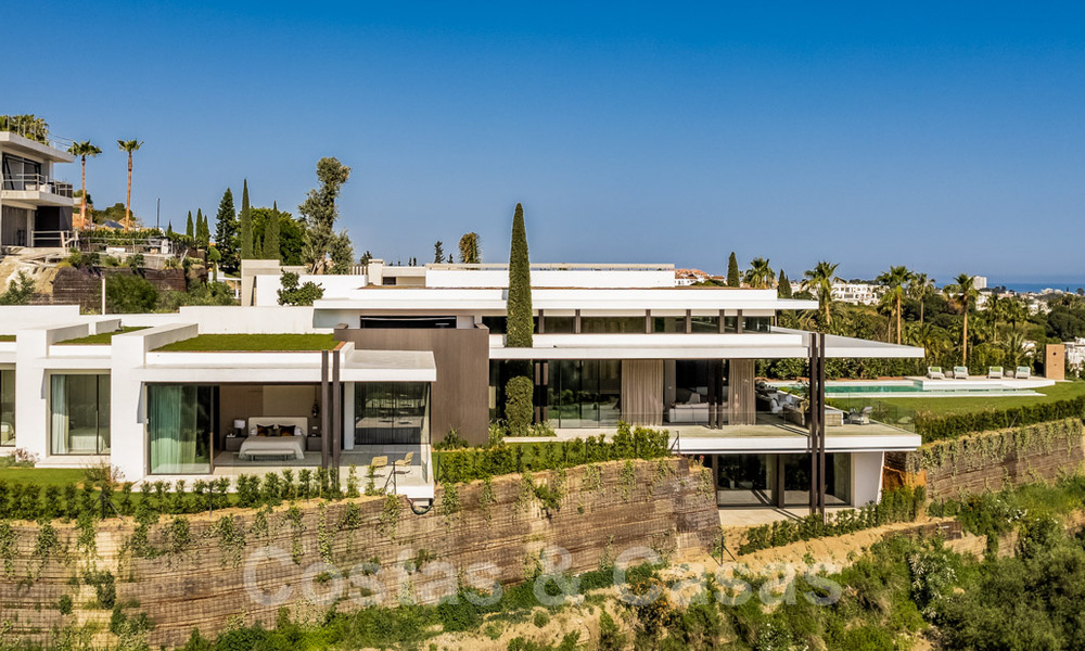 Amplia villa moderna en venta con espectaculares vistas al mar en una comunidad cerrada en Benahavis - Marbella 40780