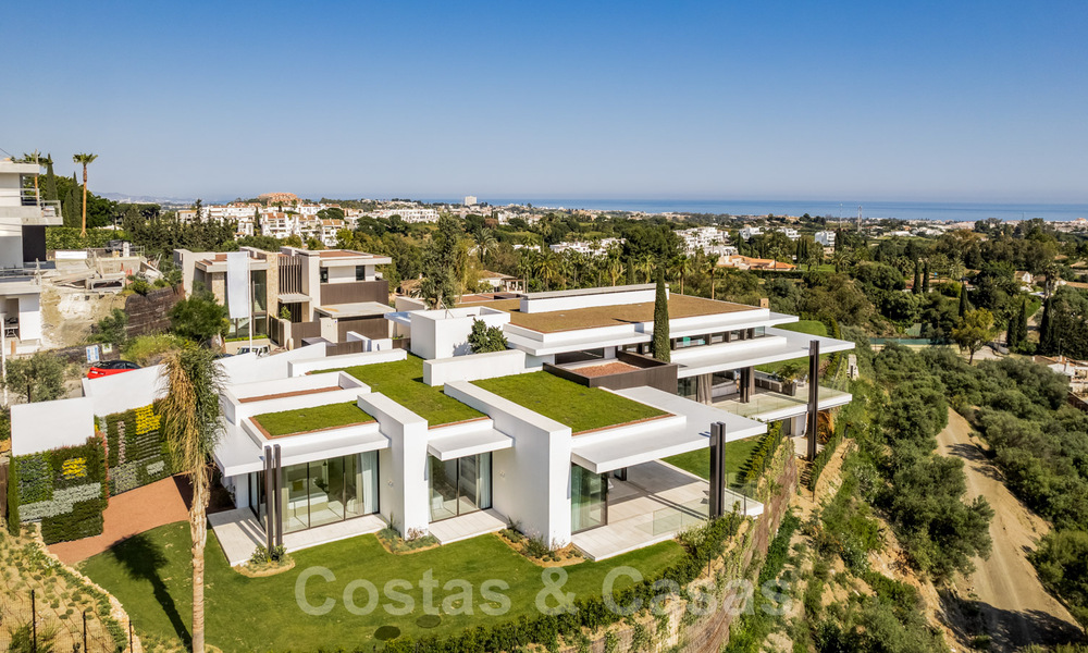 Amplia villa moderna en venta con espectaculares vistas al mar en una comunidad cerrada en Benahavis - Marbella 40781