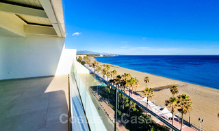 Lujosos áticos en venta, en un complejo nuevo, en primera línea de playa con impresionantes vistas al mar, en el centro de Estepona 40657 